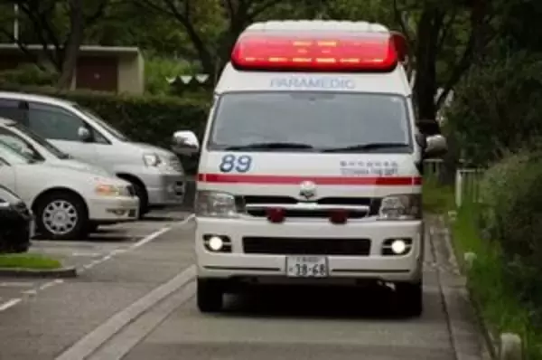 なんだこの差は！　消防車が近づくと道を譲る日本のドライバー　指導者が来ると退散する中国のドライバー