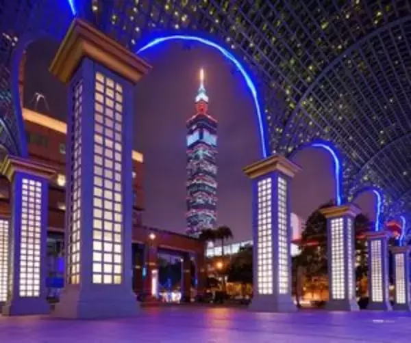 日本の修学旅行団体、「台北１０１」前で政治団体から「鬼子」と罵声浴びてトラブルに＝台湾報道