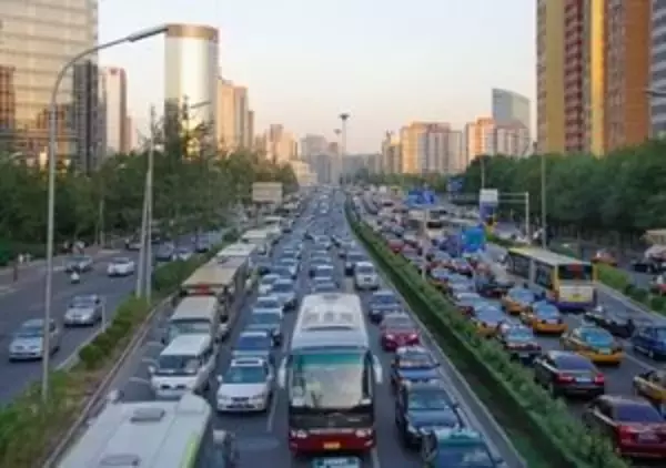 「日本のドライバーはどうしてこんなに車間を空けるのか・・・中国でやったら危ないのに！」の画像