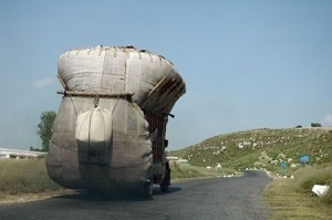 なぜだ・・・中国ではトラックの過積載が常識なのに、どうして外国では誰もやらないの？＝中国メディア