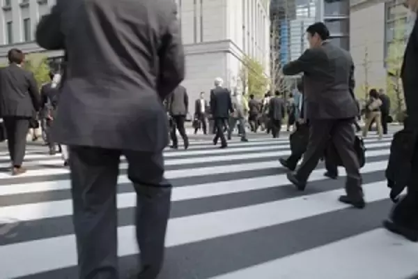 「日本の街を「靴下だけ」で歩いてみたぞ！　「見ろ、全然汚れない」＝中国報道」の画像