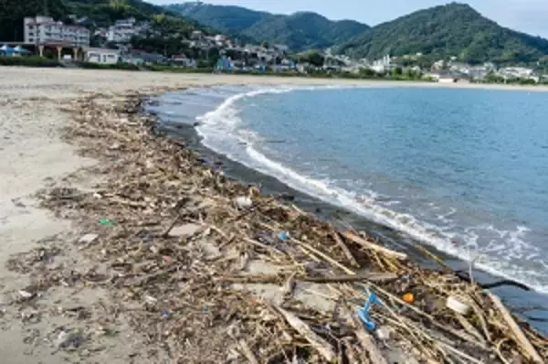 日本の海岸に流れ着いたゴミ、８０％が「中国製」＝中国メディア