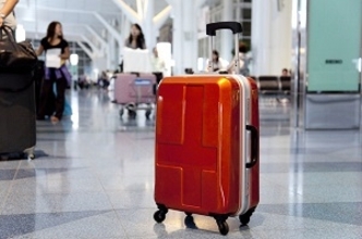 中国人たちが日本の空港で捨てる「スーツケース」が問題になっているらしい＝中国メディア
