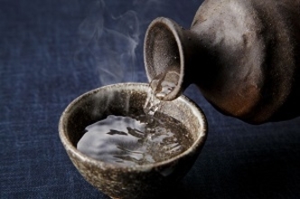 冬でも冷たい水を飲む日本人だが・・・お酒は温めて飲むらしい＝中国メディア