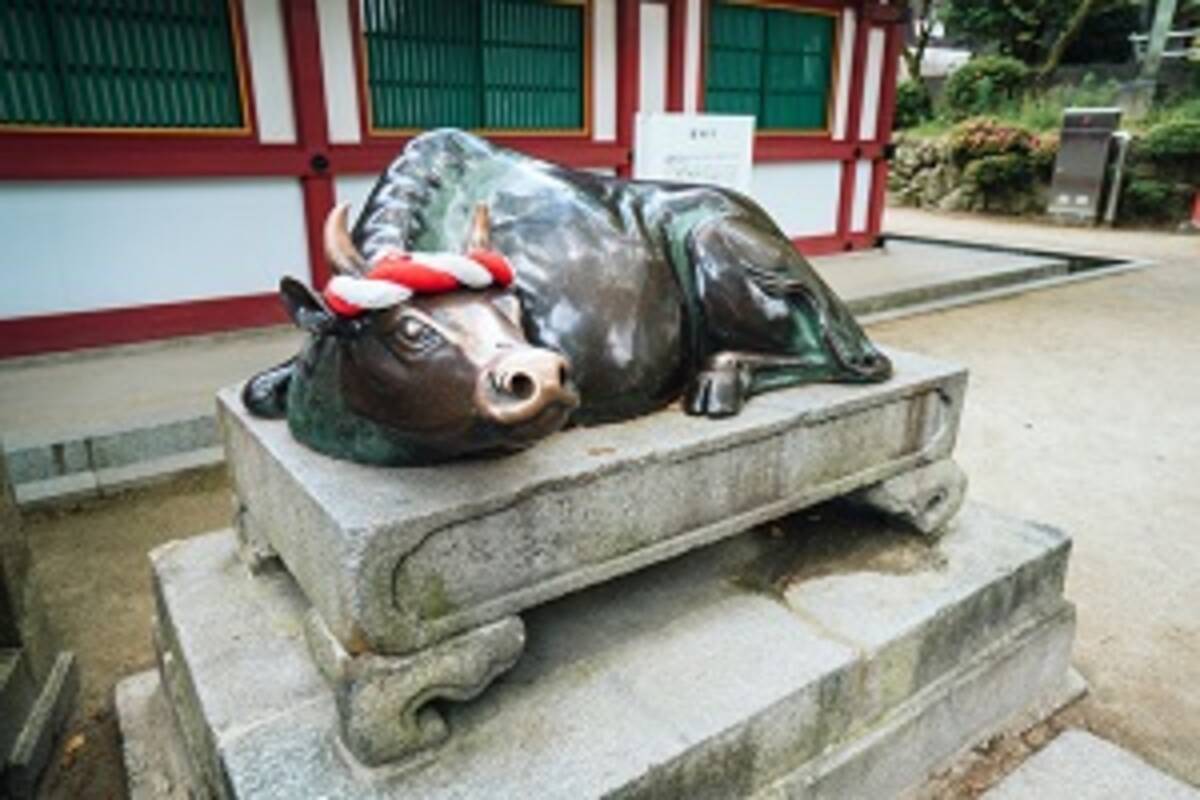 ご利益大好き中国人ツアー客 太宰府にある 触るとご利益 の御神牛に長蛇の列を作る 2019年1月8日 エキサイトニュース