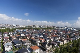 中国では集合住宅が当たり前なのに、国土が狭い日本はなぜ戸建てに住めるの？　＝中国