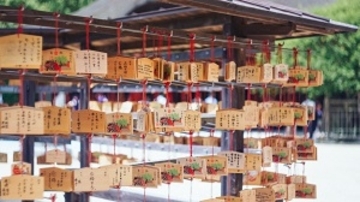 日本の神社で見かけた中国語の絵馬「これ以上禿げませんように」＝中国メディア