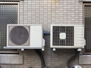 さすが日本人だ・・・エアコン室外機を壁にかけずにベランダなどに置く理由＝中国