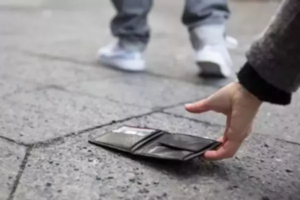 落とし物をしても戻ってくる日本、現金の紛失すら「スピード解決」＝中国メディア