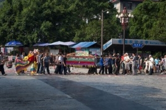 ストリップショーが行われることもある中国の葬儀、「日本では絶対にありえない」＝中国