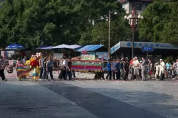 ストリップショーが行われることもある中国の葬儀、「日本では絶対にありえない」＝中国