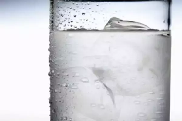 冬でも氷水を飲む日本人を見て思う「冷たい飲み物じゃ健康は害さないのでは・・・」＝中国