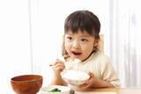 「幼い子供に食事を取らせるのに苦労する中国、「日本や韓国はどうなの？」＝中国メディア」の画像1