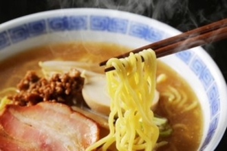 日本の「ラーメンライス」に、中国のおばちゃんが「賢いな」と思った理由