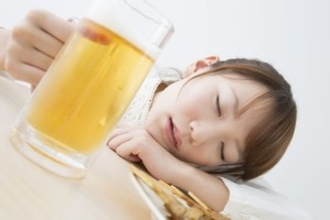 中国では酔いつぶれる人は尊敬されないのに、日本では逆に信頼されるって本当？