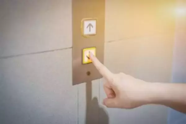 日本でエレベーターに乗れば分かる「驚愕レベルの配慮」＝中国
