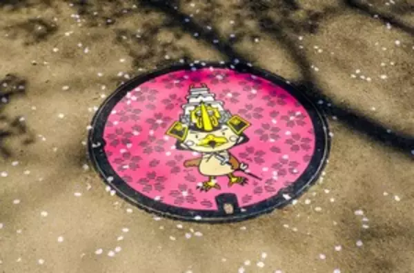 さらに進化する日本のマンホール蓋、ついに光り始めた＝中国メディア　