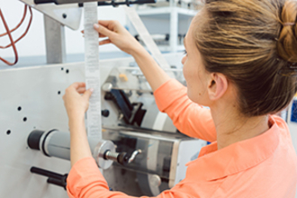 【深センＩＰＯ】ラベル印刷設備メーカーの浙江イ岡科技、初値は公開価格を２０％上回る１６．３７元