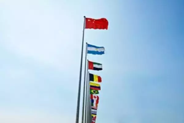 中国は世界から離れようとしているのか、くっつこうとしているのか＝中国メディア