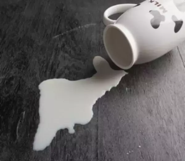 日中両国で起きた「牛乳大量廃棄」問題、理由が全然違った！＝中国メディア