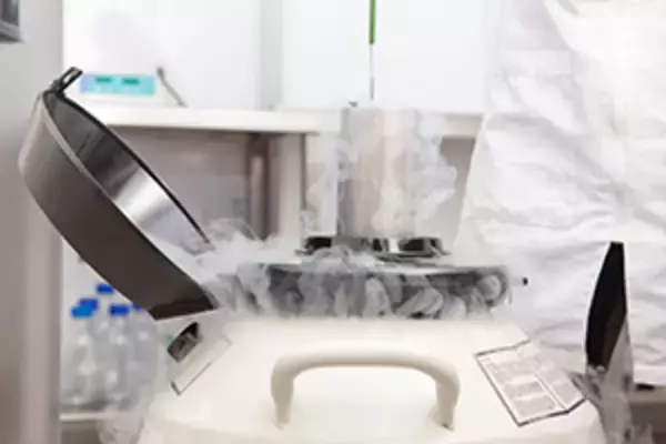 【香港ＩＰＯ】低侵襲性凍結治療機器の康ホウ生物科技、初値は公開価格を２．１６％上回る１８．５香港ドル
