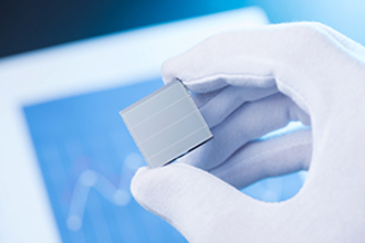 河南安彩高科が太陽光発電用ガラス生産能力を大幅に拡大、約２５億元の生産プロジェクト受注