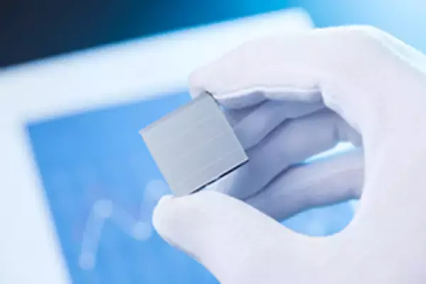 河南安彩高科が太陽光発電用ガラス生産能力を大幅に拡大、約２５億元の生産プロジェクト受注