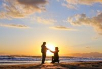 【夢占い】プロポーズされる夢の意味24選！相手・状況別の暗示