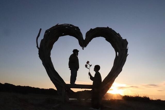 【夢占い】プロポーズされる夢の意味24選！相手・状況別の暗示