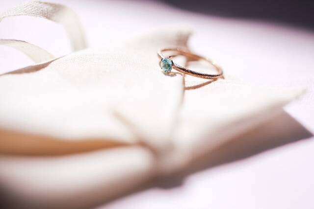 【夢占い】プロポーズされる夢の意味24選！相手・状況別の暗示