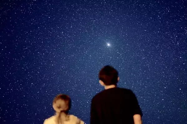 「【夢占い】元カノが夢に出てくる意味・心理とは。復縁・未練の暗示？」の画像