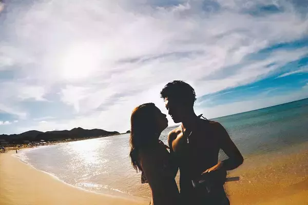 「キスの種類12選！キスする効果と心理、上手なキスのポイントも」の画像