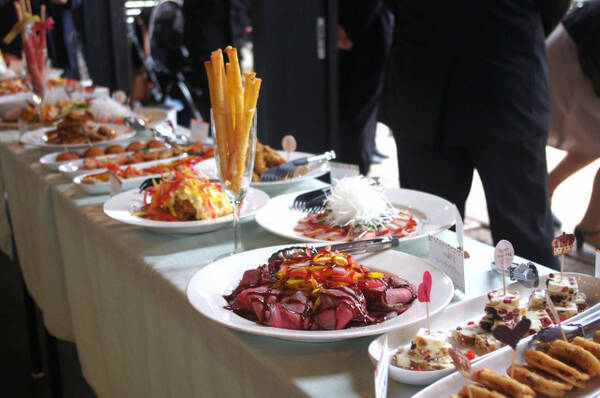 初めての立食パーティ 失敗しない服装 基本マナー 女性編 年1月10日 エキサイトニュース