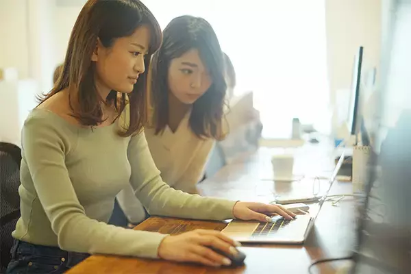 「「健気」な女性の特徴は？ 男性の本音を聞いてみた！」の画像