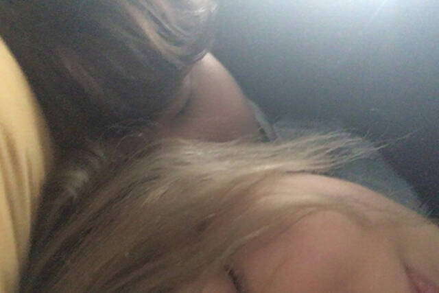 腕枕をする男性の心理とは？男女別のお悩み＆解決策も公開！