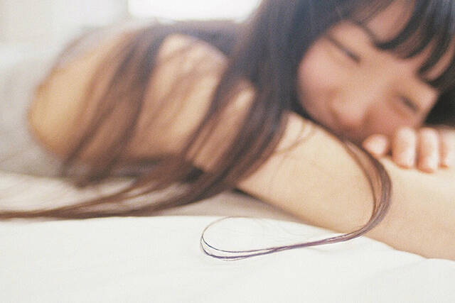 腕枕をする男性の心理とは？男女別のお悩み＆解決策も公開！