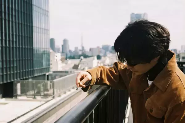 「恋人と距離を置くとは？置きたい心理や冷却期間中の過ごし方など」の画像