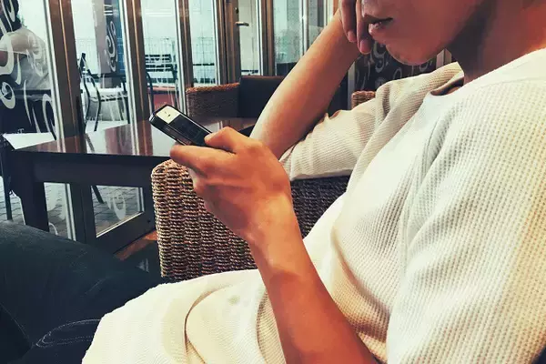 「恋人と距離を置くとは？置きたい心理や冷却期間中の過ごし方など」の画像