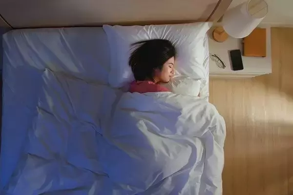 「【夢占い】蜂に刺される夢の意味・暗示30選！体の部位・状況別に解説」の画像