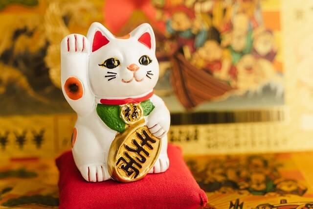 【夢占い】蜂に刺される夢の意味・暗示30選！体の部位・状況別に解説