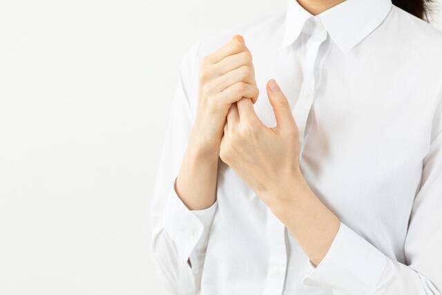 【夢占い】蜂に刺される夢の意味・暗示30選！体の部位・状況別に解説