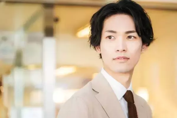 「付き合い始めで彼女の親に挨拶は必要？手土産などマナーも解説！」の画像