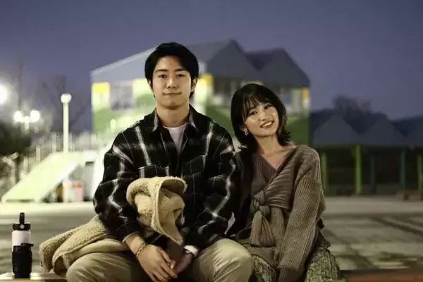 「付き合い始めで彼女の親に挨拶は必要？手土産などマナーも解説！」の画像