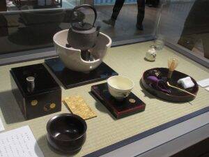 伊藤園が「お茶の未来を考える」博物館オープン 江戸時代の茶運び人形や汽車土瓶など時代の変遷とともに喫茶文化の軌跡伝える