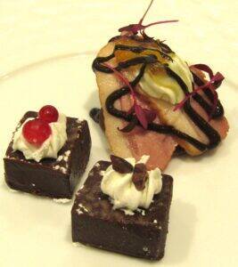 ロッテ、農園などに放置・廃棄されがちなカカオの実を活用　かわいらしい形状に新たな価値創出して産地と消費者をつなぐ