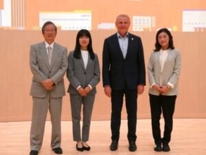 「鳥人」セルゲイ・ブブカ氏がスポーツの力と噛む力をテーマに語る　ロッテとLOCOKが共同開催した講演会で