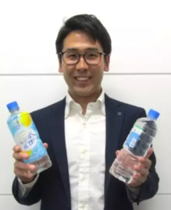 アサヒ飲料、「生活をラクにする水」でミネラルウォーター市場に挑む　山崎弘也さんと生見愛瑠さんがラベルのはがしやすさ訴求