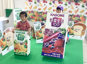 広島駅で「野菜生活」PR 3000人が飲み比べ