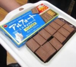 ブルボン、「アルフォートミニチョコレート」の魅力深掘り　「リッチミルク」を新発売　既存品はデザインに磨き