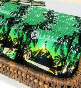 「勝ち豆」の異名を持つブルーマウンテンコーヒーを湯島天満宮で配布　受験生らを応援　ジャマイカコーヒー輸入協議会